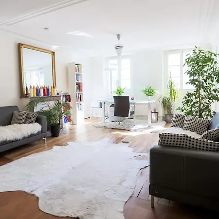 And Parisian Style - 3 Bedrooms Paris